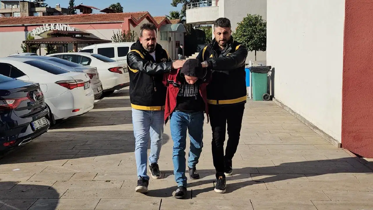 Evli olduğu kadını öldürdü, cesedinin başında ağlarken yakalandı!