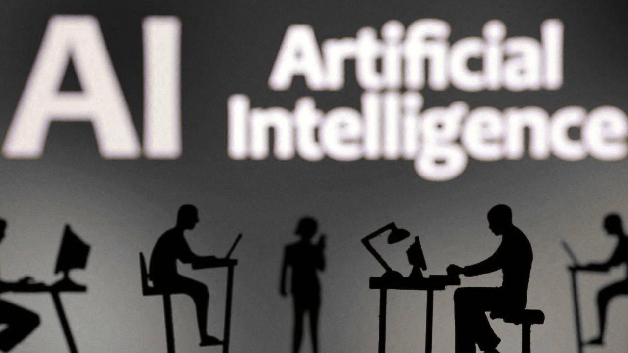 Kadınların işlerini yapay zekaya kaybetme riski iki kat daha fazla