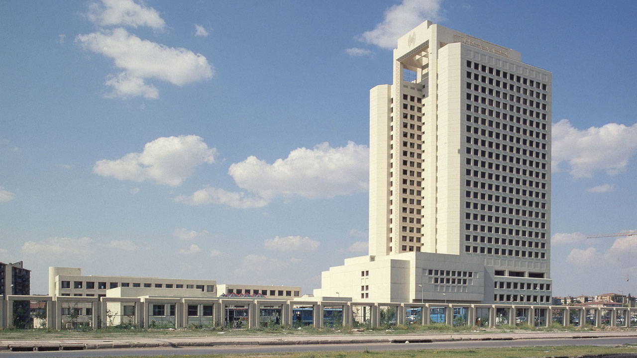 Başkentin simge yapısı eski Hazine Müsteşarlığı binası yıkılıyor: Yıkım öncesi kurban!