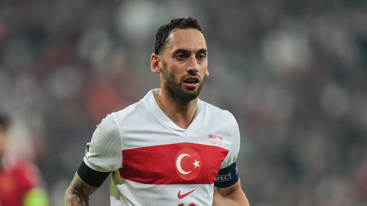 Hakan Çalhanoğlu play-off öncesi tehlikeye dikkat çekti: 'Hocayla bunu konuşacağız'