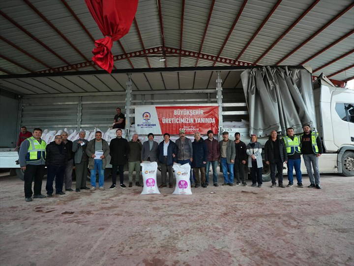 Denizli’de üreticiye gübre desteği başladı