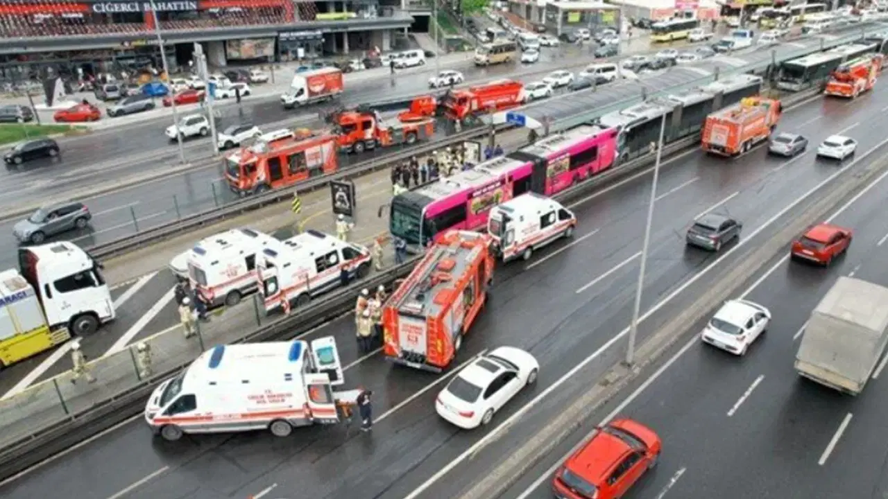 Beylikdüzü'nde metrobüs kazası: Sürücü tutuklandı