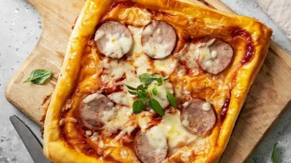 15 dakikada pratik lezzet: Milföy pizza tarifi