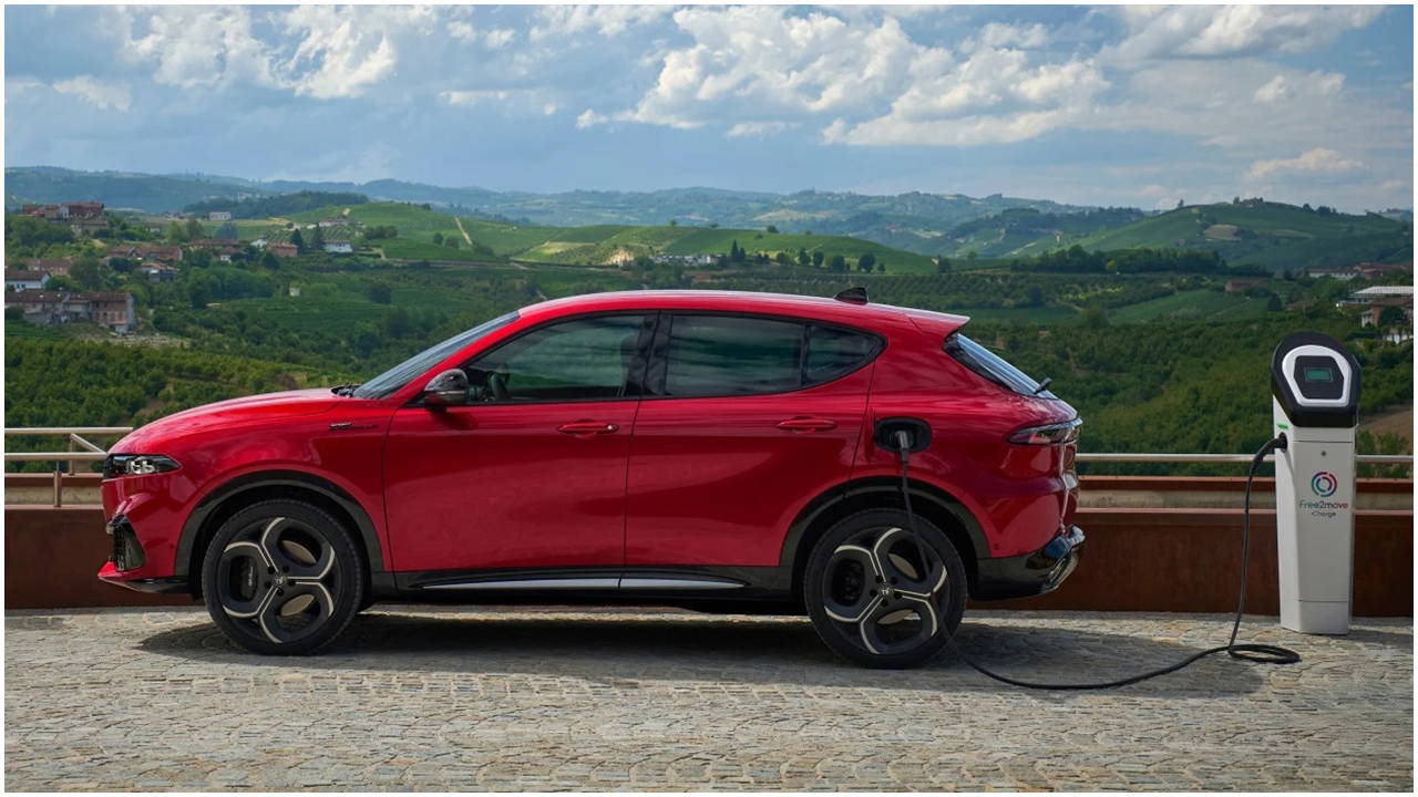 2026 Alfa Romeo Tonale sahneye çıktı: Yeni model eskisinden uygun fiyata satılacak! 