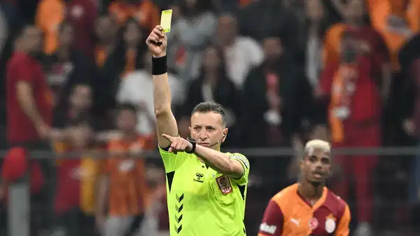 Eski hakemler Galatasaray - Beşiktaş maçını değerlendirdi: 'Maçın kontrolünü kaybetti'