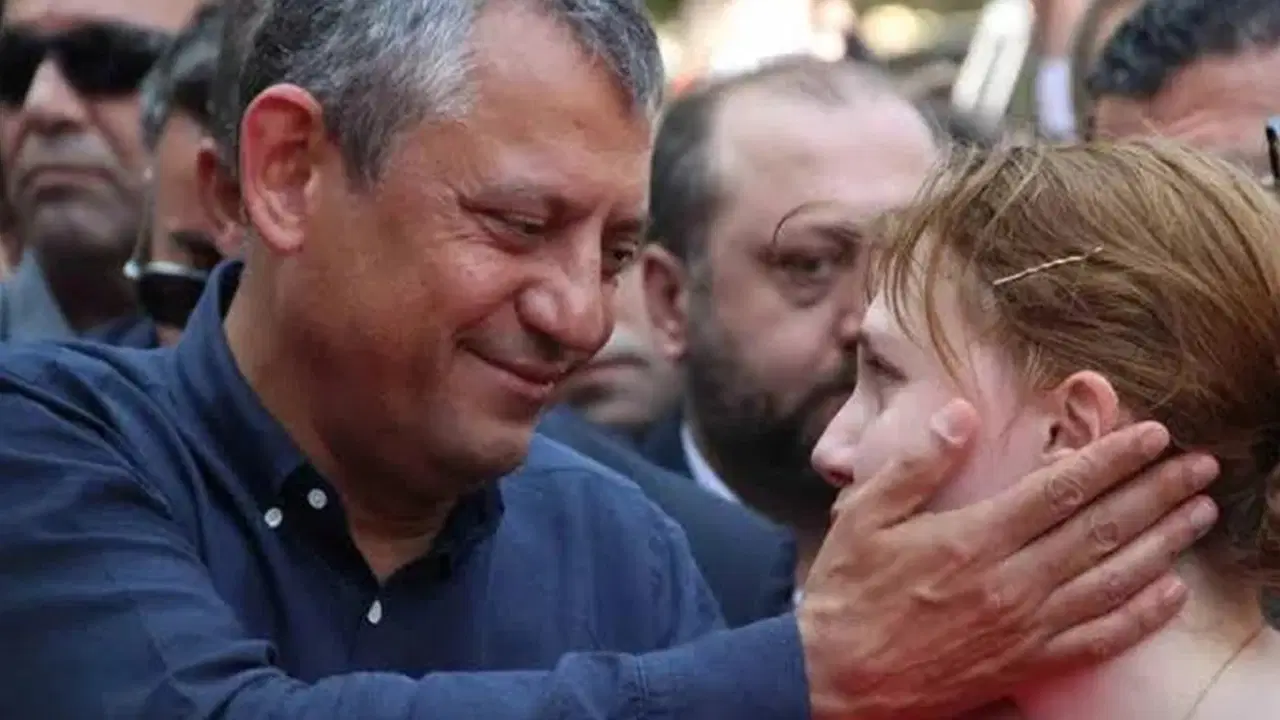Ferdi Zeyrek'in kızı Nehir Zeyrek'i YKS'ye Özgür Özel götürecek