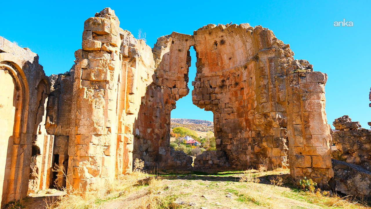 Tarihi Ergen Kilisesi bakımsızlık ve kaçak kazılara teslim oldu: Köylülerden 'restorasyon' çağrısı!