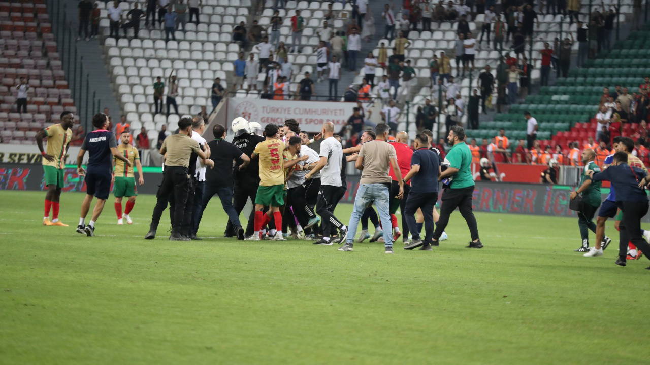 TFF ceza yağdırdı: 12 maç men!