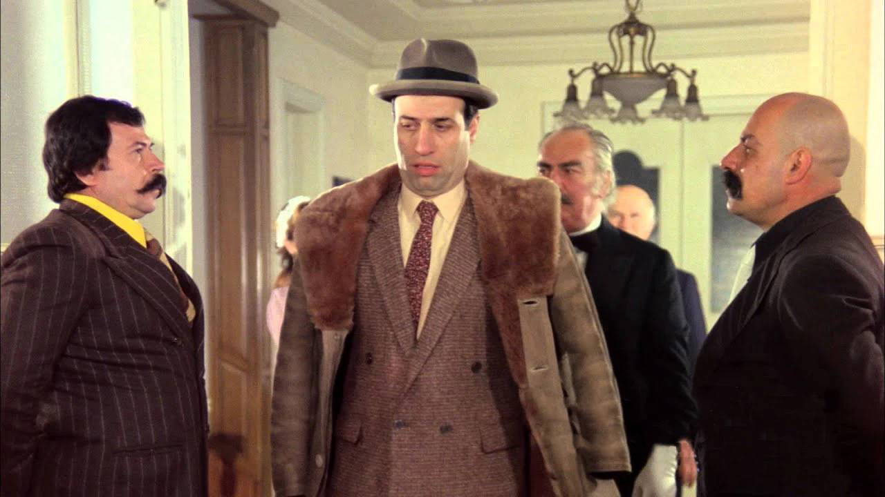 Çarıklı Milyoner filminin konusu ne? Çarıklı Milyoner filminin oyuncuları kim?