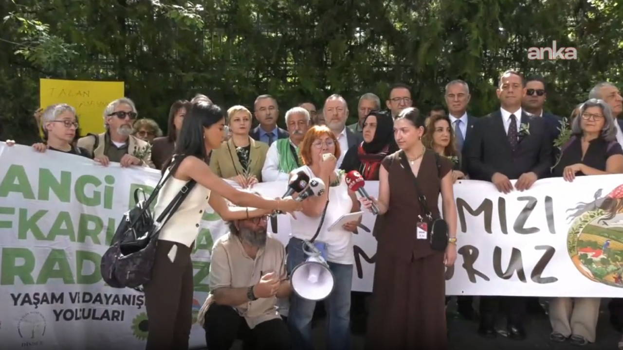 TBMM önünde zeytinlik kıyımına karşı eylem: 'Biz bu yasa teklifinin bir tek maddesine bile geçit vermeyeceğiz'