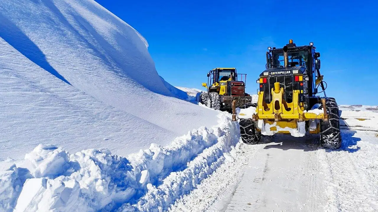 Van'da kar esareti: 14 yerleşim yerinin yolu ulaşıma kapalı