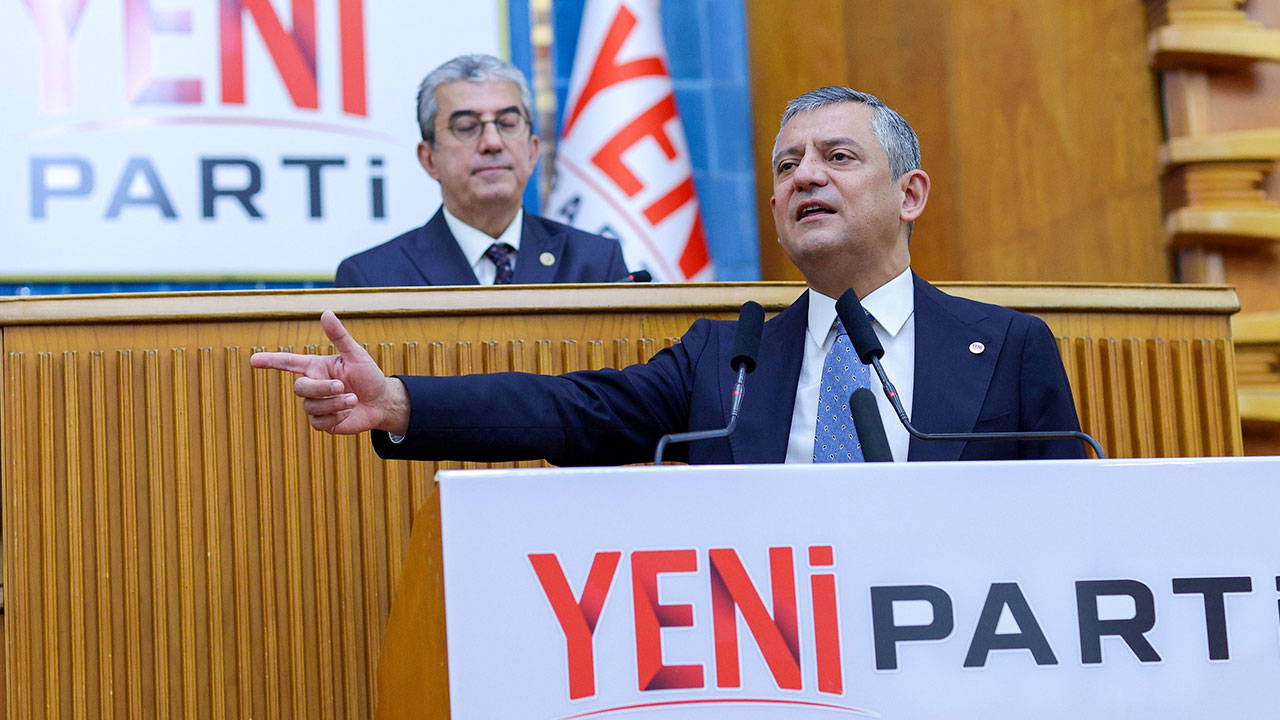 Özgür Özel'den TBMM'de grup toplantısı: YENİ Parti'ye katılım çağrısı yaptı, toplanan bağışı açıkladı