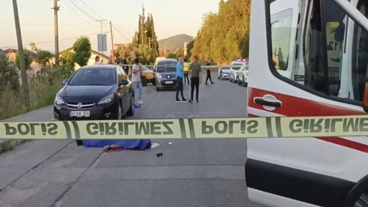Kocaeli'nde sokak ortasında kanlı hesaplaşma: Baba ile oğlu kurşunların hedefi oldu!