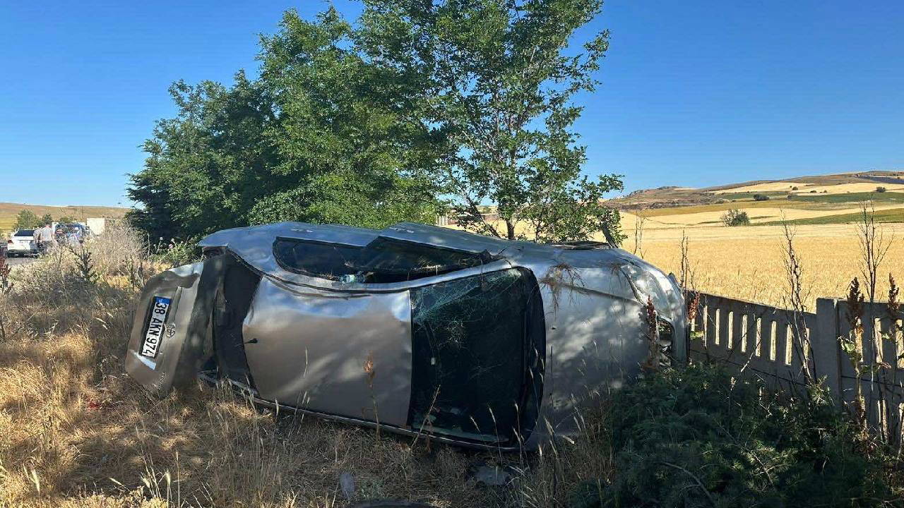 Bilecik'te yoldan çıkan otomobil devrildi: 5 yaralı!