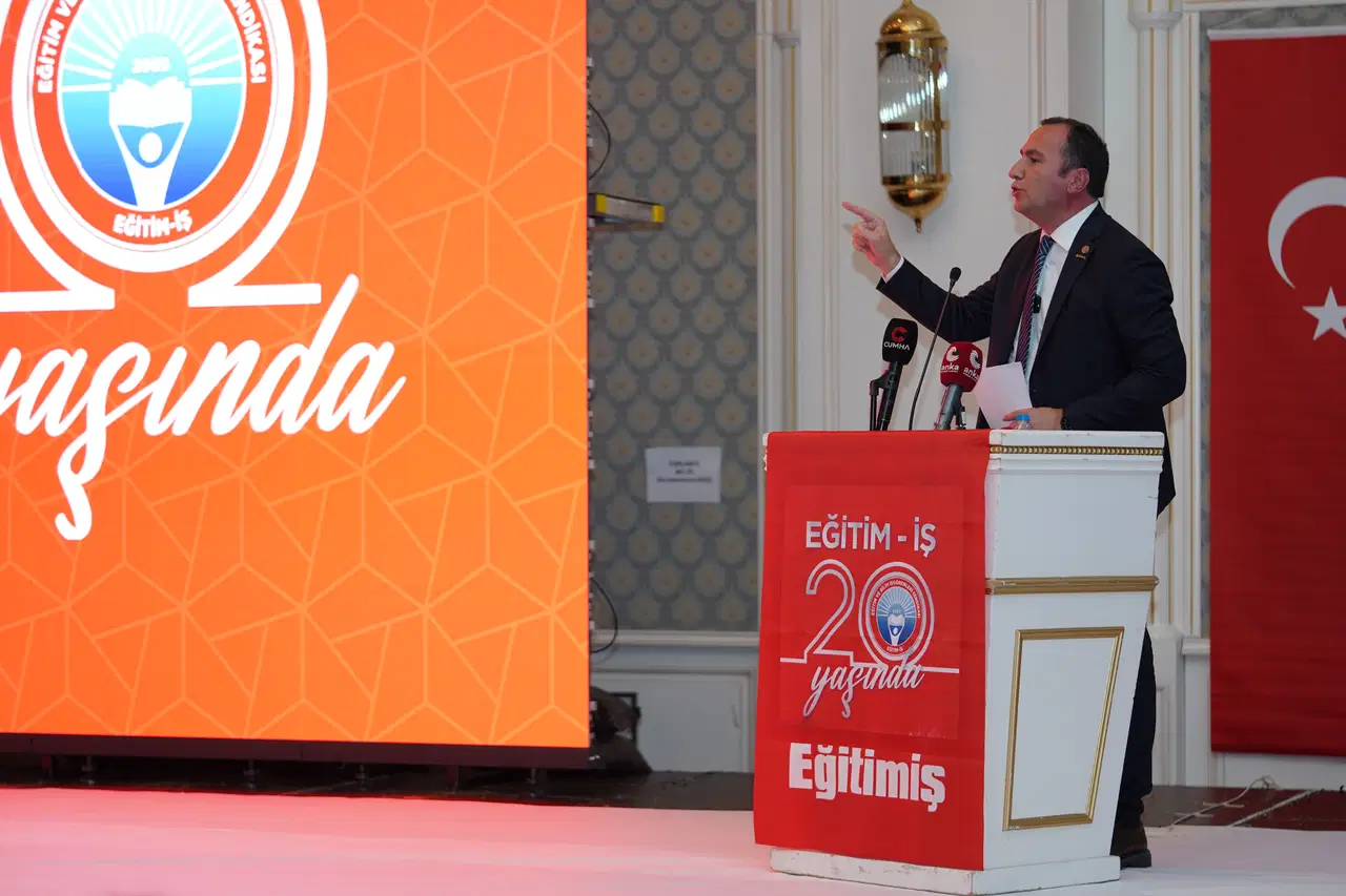 Eğitim-İş 20'inci yaşını kutladı. Özbay: '20 yıldır çok yönlü bir mücadele veriyoruz'