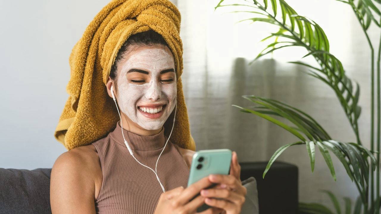 Gençleşmek isterken cildinizi yakmayın: Asitli maskelerin bilinmeyen tehlikesi!