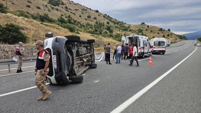 Erzincan'da minibüs devrildi
