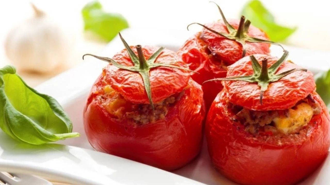 Pratik ve hafif: Domates dolması tarifi