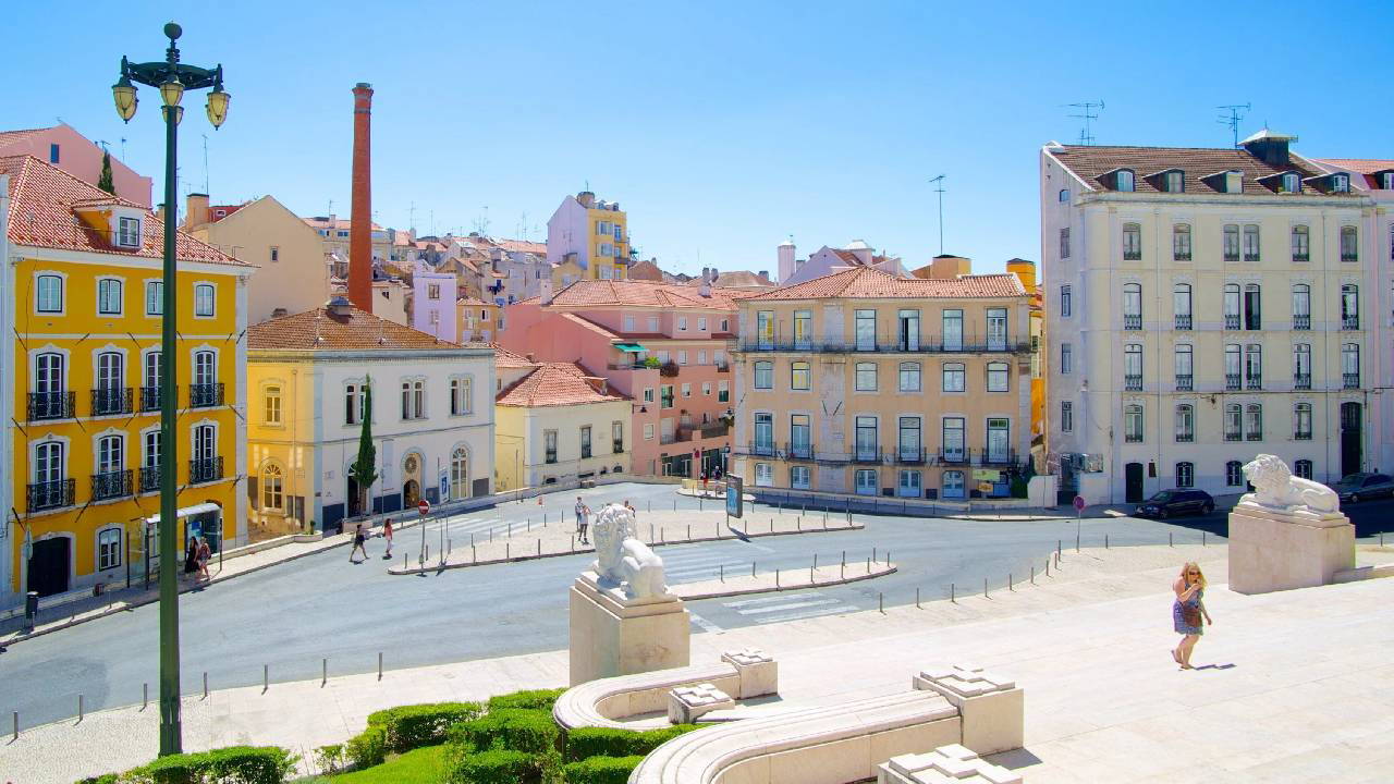 Saray önünde isyan