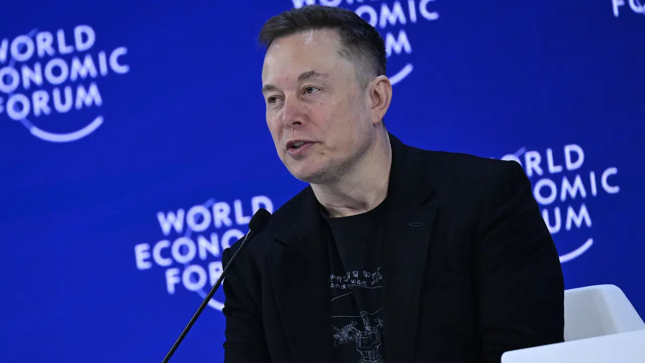 Elon Musk ilk kez Davos'ta konuştu: 'Robotların sayısı insanları geçecek'