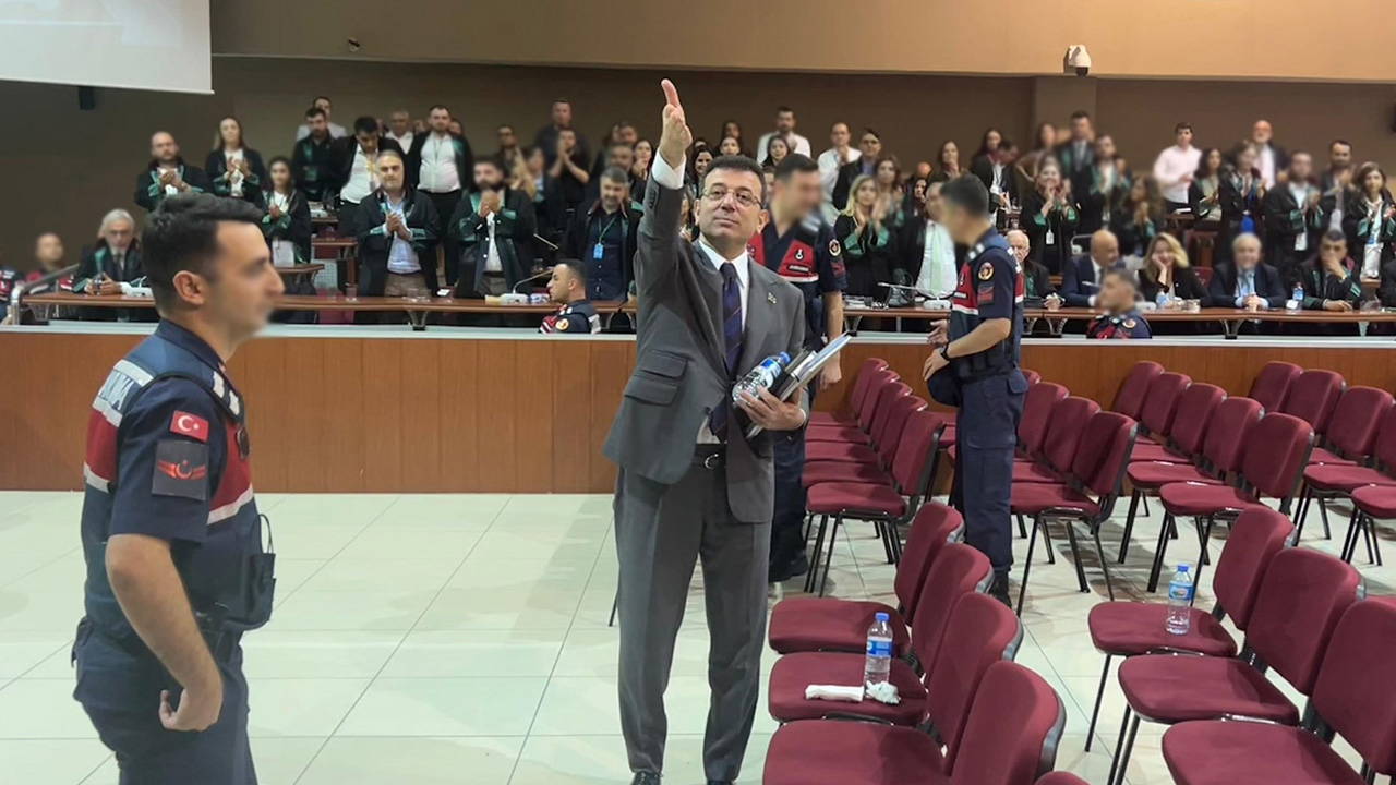 Özgür Çelik Silivri'den Ekrem İmamoğlu'nun fotoğrafını paylaştı