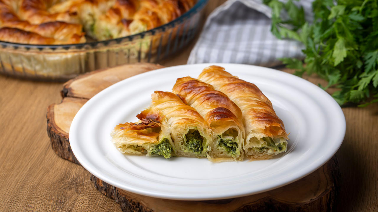 Anadolu sofralarının gizli lezzeti: MasterChef otlu dolama böreği tarifi...