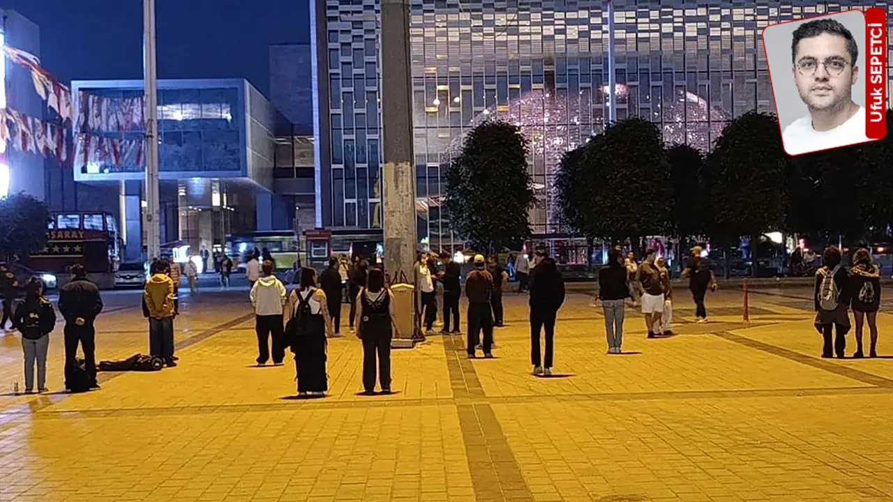 Gezi'nin 'Duran Adam' eylemcileri hâkim karşısında: Adliyede destek için yoğun kalabalık