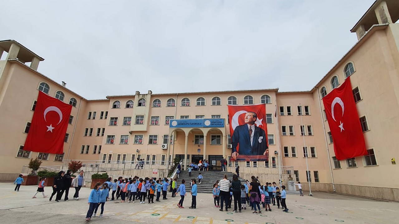 'Laiklik karşıtı uygulamalara tepki gösterdim'