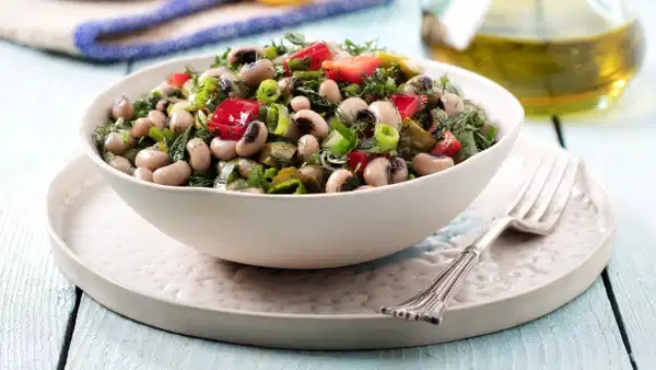 Beslenme Uzmanı Emine Uluçay açıkladı... Hafif beslenirken bu hatayı yapmayın: Protein alımı ihmal edilmemeli