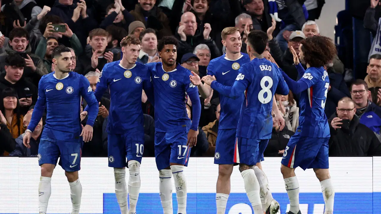 Chelsea, Brentford'u iki golle devirdi!