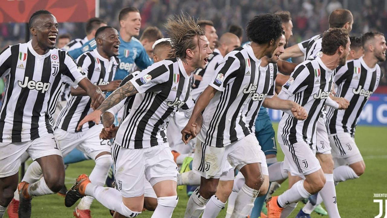 Yeşil sahaların perde arkası: Futbol tarihine damga vuran 8 belgesel