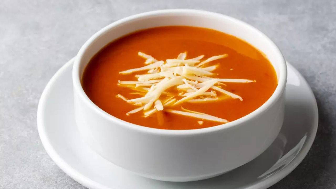 Soğuk günlerin sıcak kurtarıcısı: Tam kıvamında domates çorbası tarifi