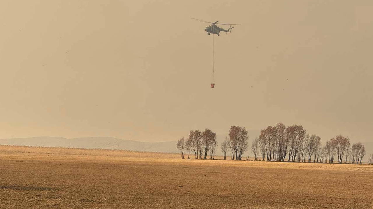 Hakkari'de Nehil Sazlığı'nda korkutan yangın!