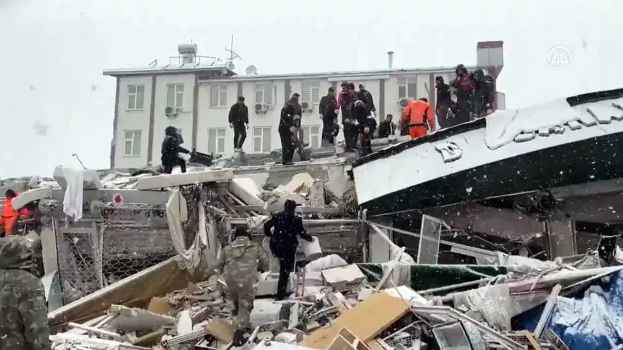 16 kişiye mezar olmuştu... Avşar Otel davası, bilirkişi raporu gelmediği için ertelendi