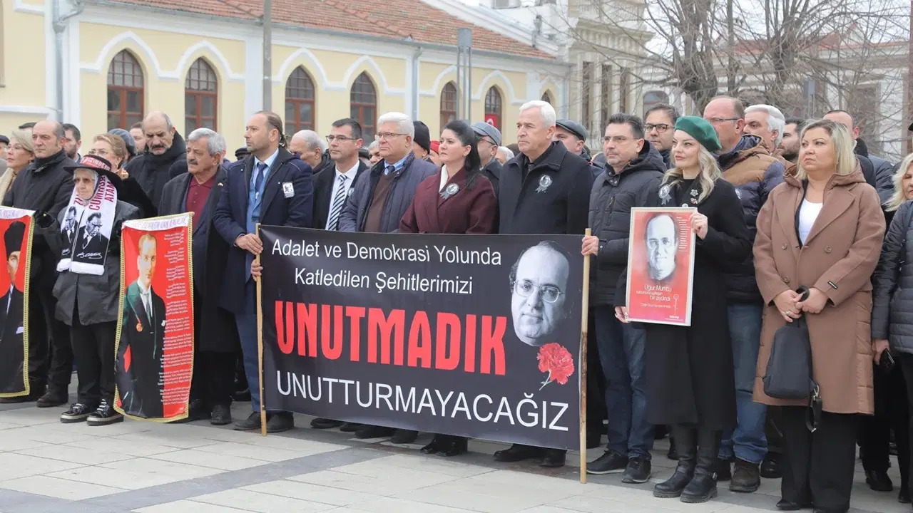 Uğur Mumcu katledilişinin 33. yılında Edirne'de anıldı: 'Gerçeğin peşinden yürürken hiçbir güce yaslanmadı'