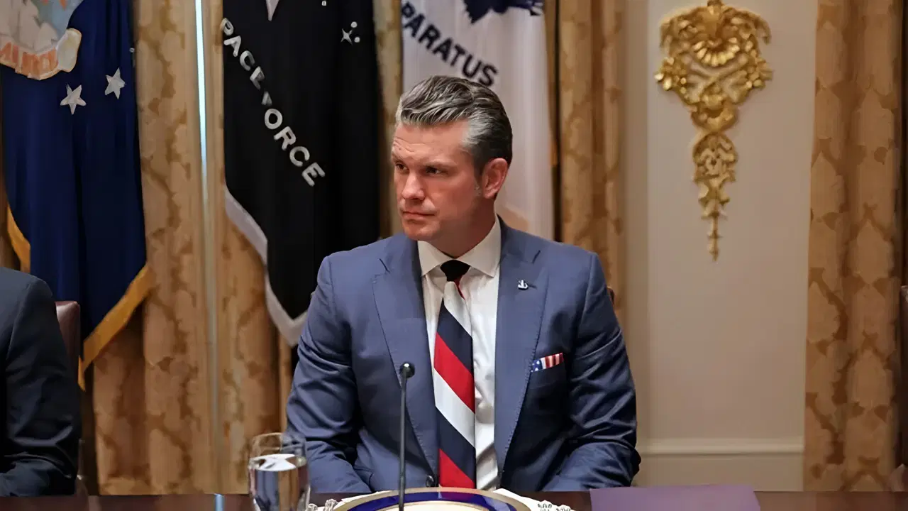 ABD Savaş Bakanı'nın kravatı tartışma konusu oldu