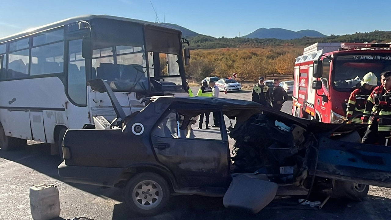 Mersin'de feci kaza... Tarım işçilerini taşıyan midibüs otomobille çarpıştı: 3 ölü, çok sayıda yaralı!