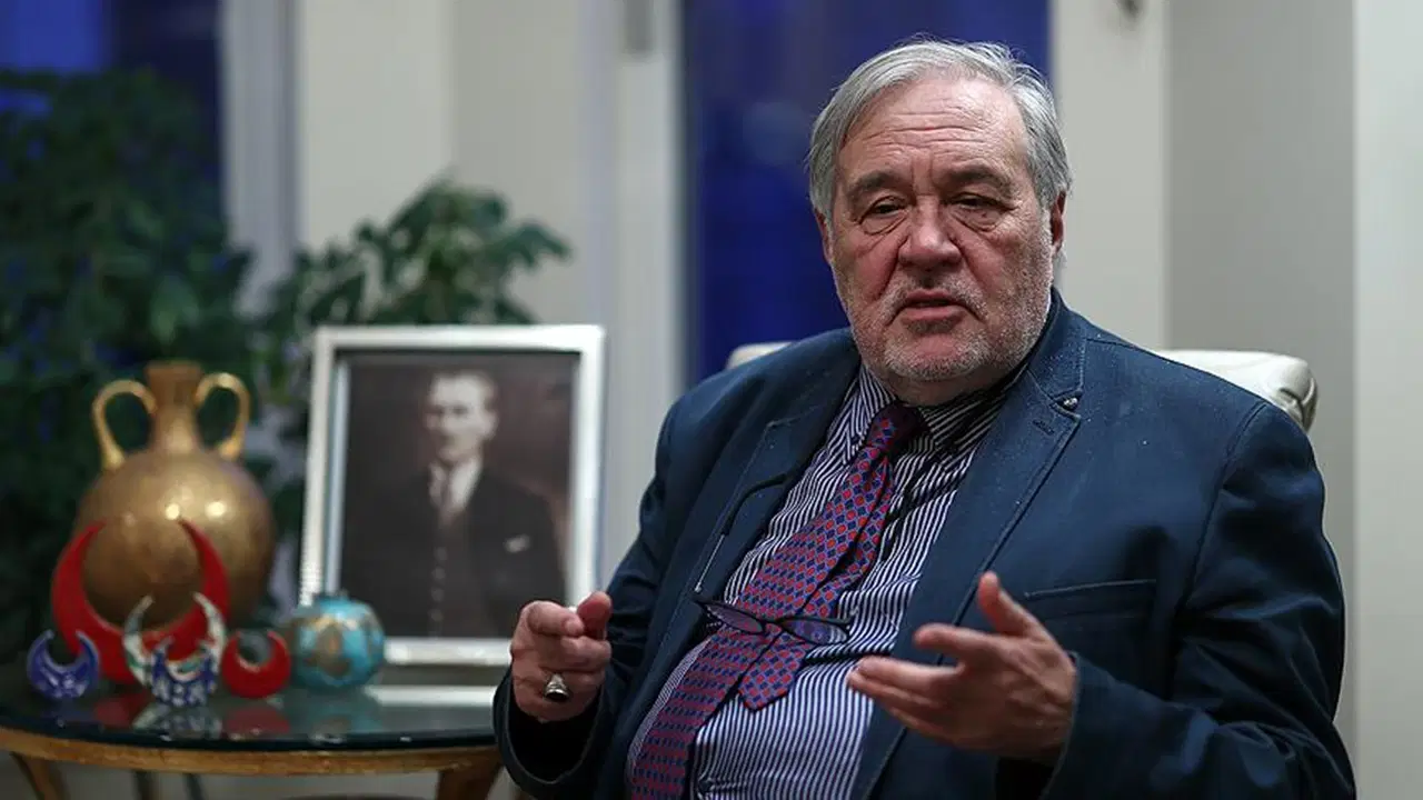 İlber Ortaylı'dan sağlık durumu hakkında açıklama: 'Önceki sıkıntılarıma hiç benzemeyecek kadar ağır' 