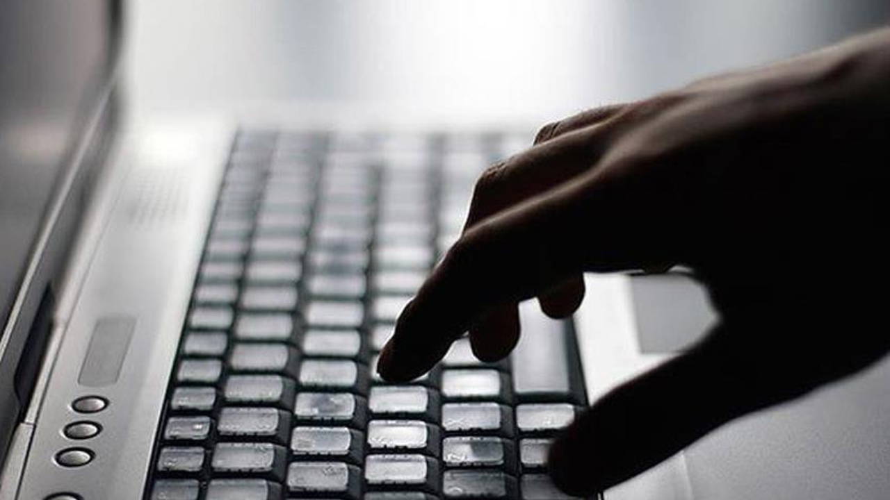 Arkadaşının 780 bin TL parasını kendi hesabına aktardı