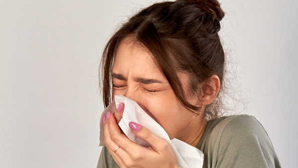 Hapşırınca burnundan canlı larvalar döküldü: Tıp literatürüne giren korkunç teşhis