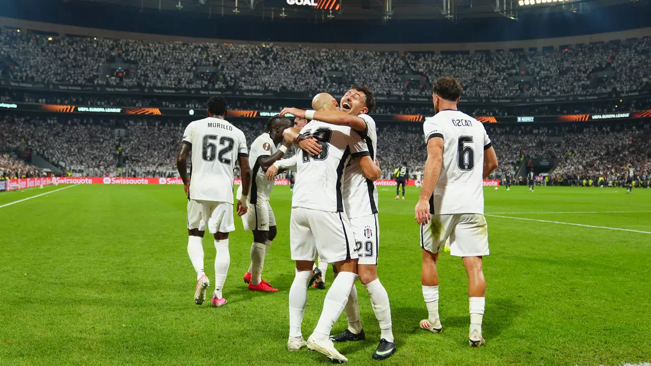 Spor yazarları Beşiktaş - Marsilya maçını yorumladı: 'Beşiktaş taraftarı özlediği 'Avrupa'da biz de varız' hissini tattı'