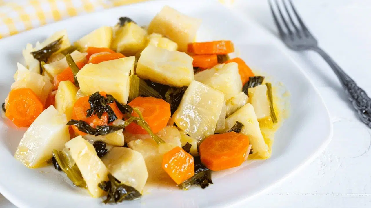 Kış sofralarının ferah lezzeti: Portakallı kereviz tarifi