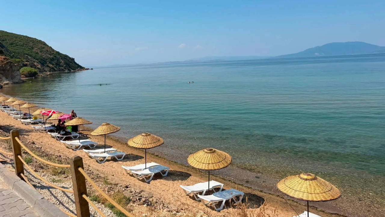 Bandırma Belediyesi'nden örnek uygulama: Şezlong ve şemsiye kullanımı ücretsiz