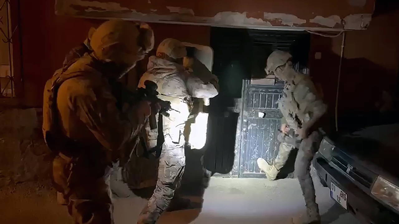 Kurusıkı tabancaları ateşli silaha dönüştüren çeteye 6 ilde operasyon: 21 gözaltı