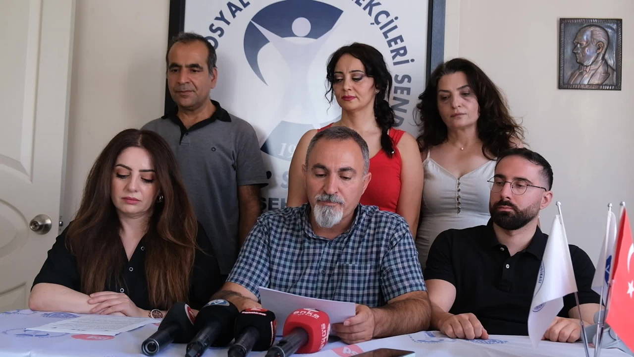 KESK yürüyüşte hükümete seslendi: 'İhraç edilenler göreve iade edilsin'