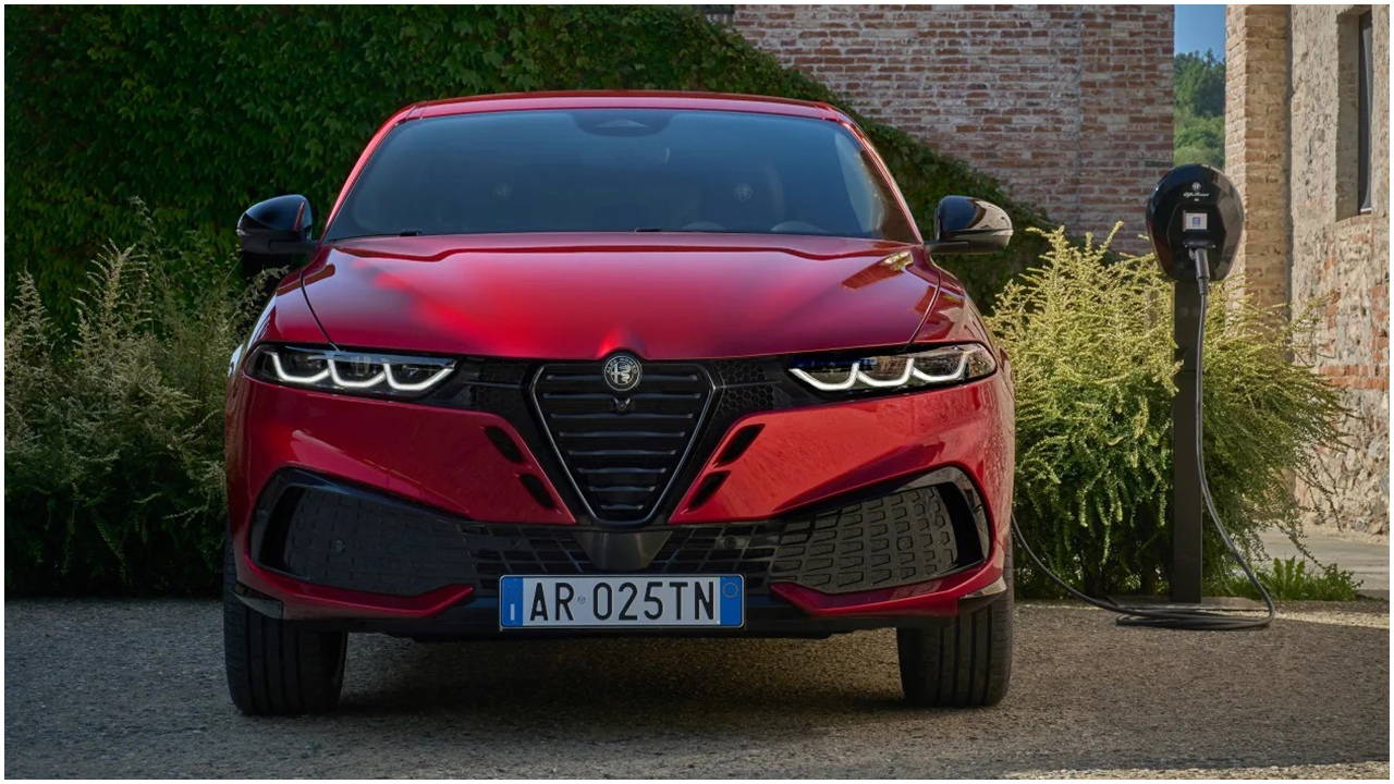 2026 Alfa Romeo Tonale sahneye çıktı: Yeni model eskisinden uygun fiyata satılacak! 