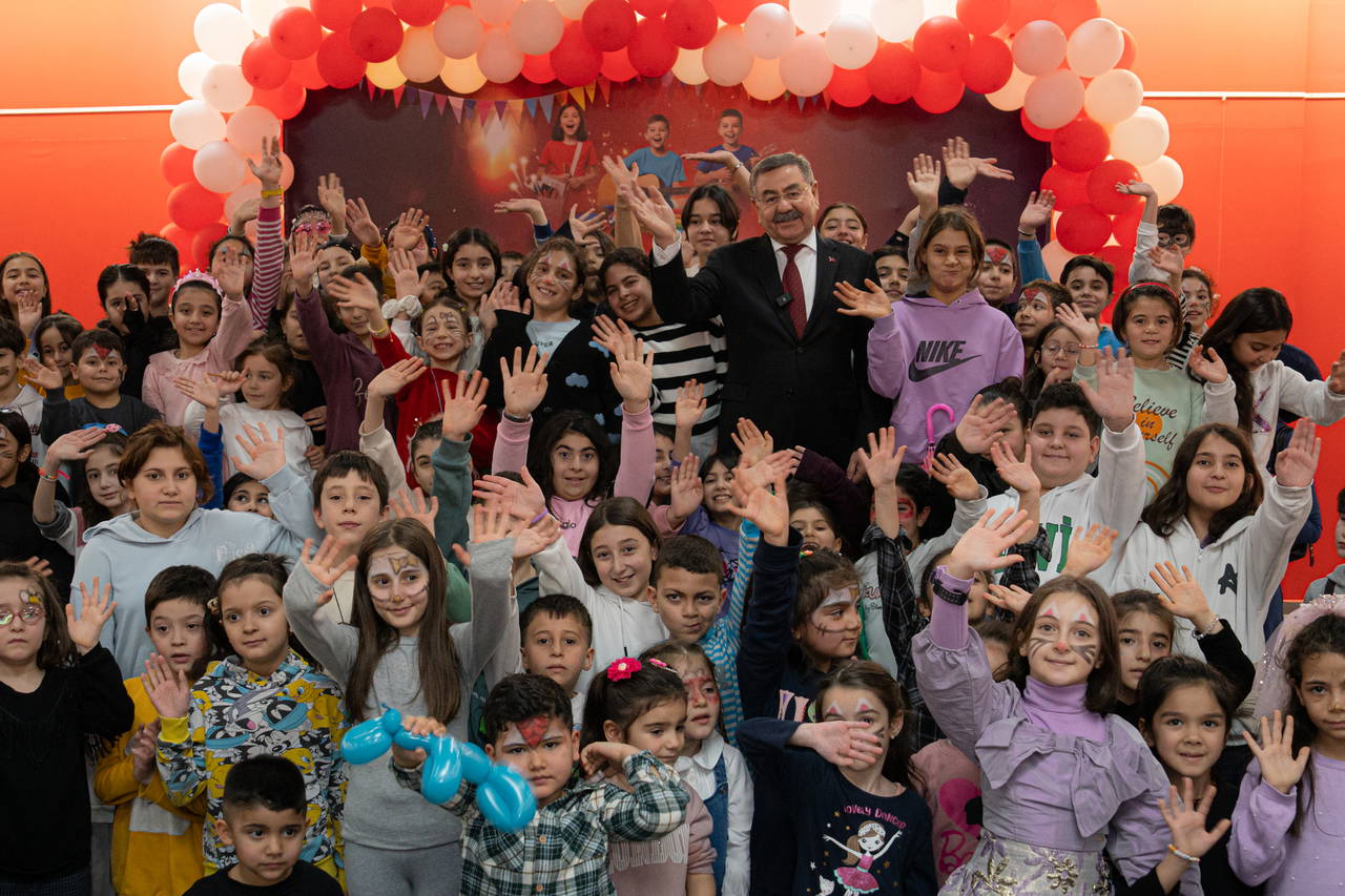 Odabaşı, çocuklarla şenlik alanında buluştu