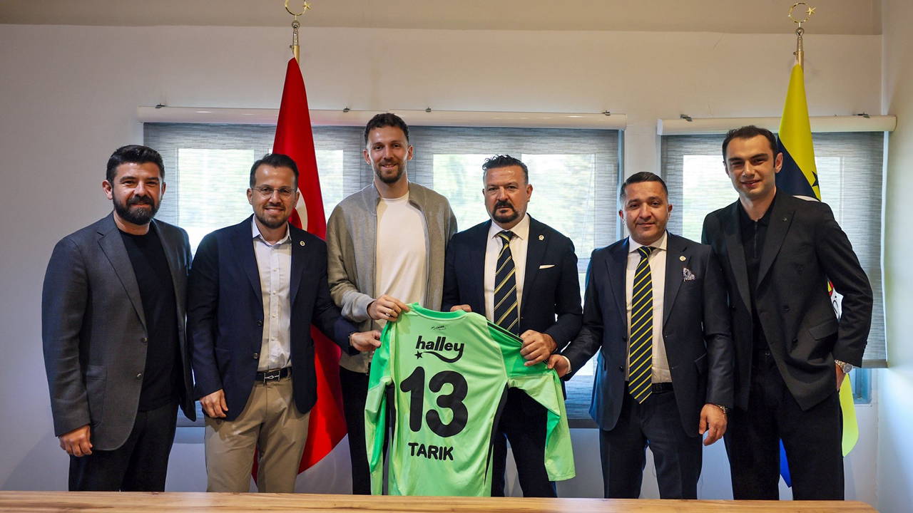 Fenerbahçe, Tarık Çetin'in sözleşmesini 3 yıl daha uzattı
