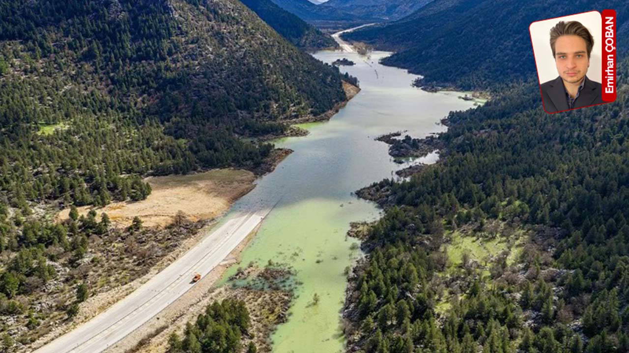 Bakanlık, sular altında kalan yolun suçunu çiftçiye attı