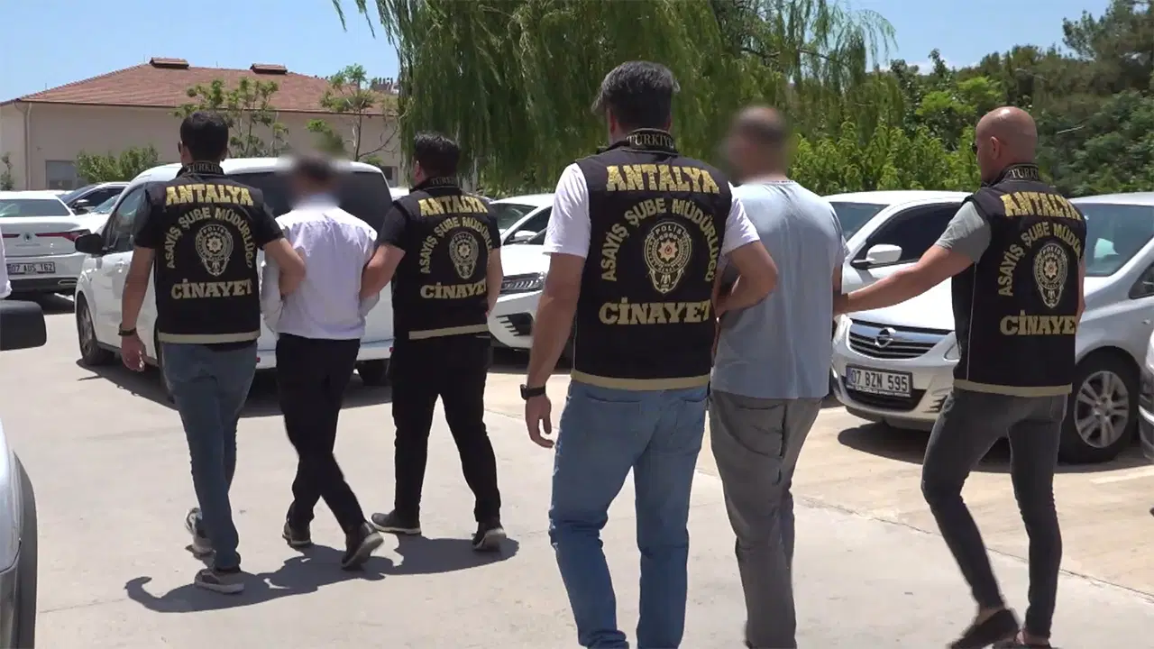 Eşini öldürüp ormana gömdü, sesini taklit edip bankayı aradı